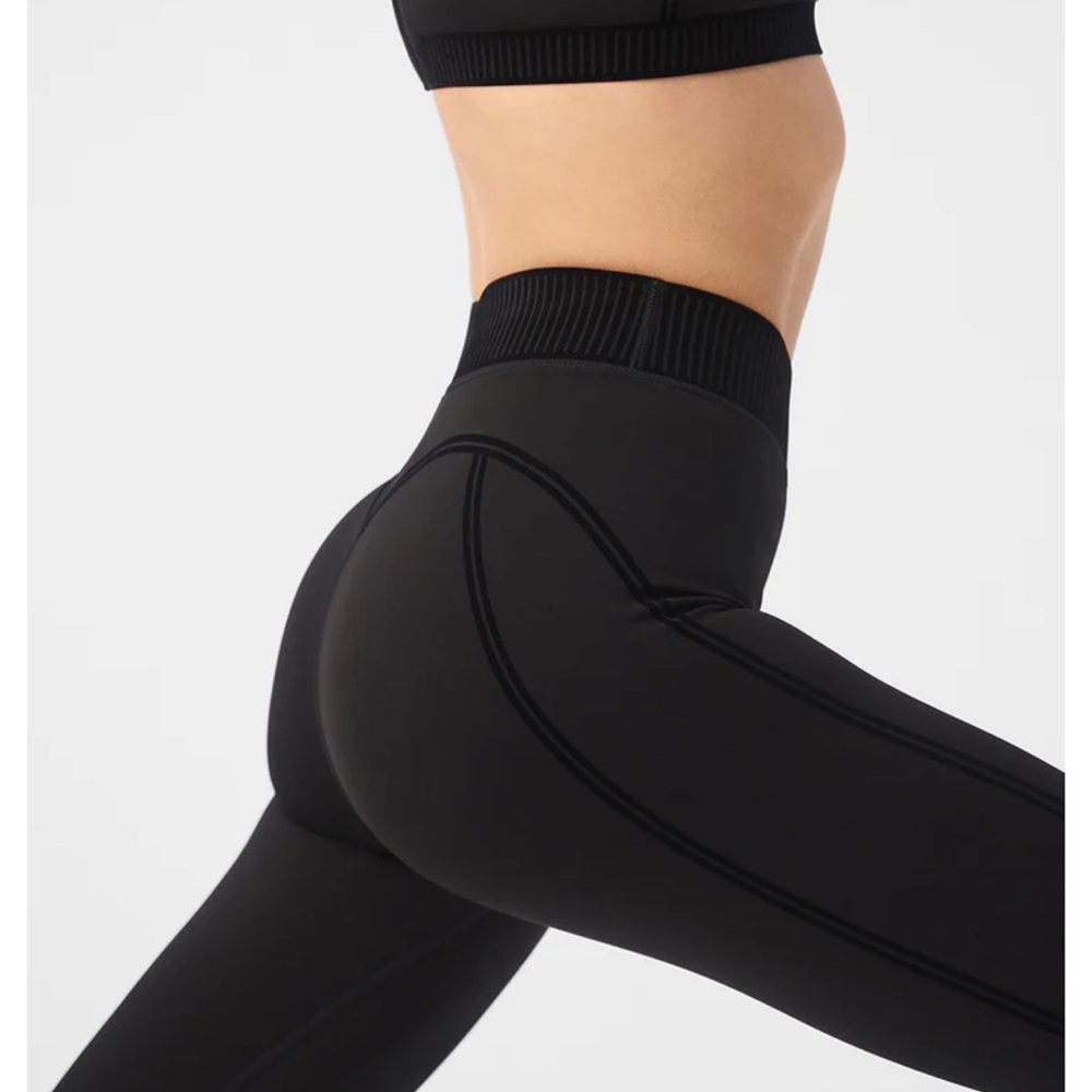 ALO Yoga Airlift High Waist 7/8 Line Up Legging 
XXS/Black